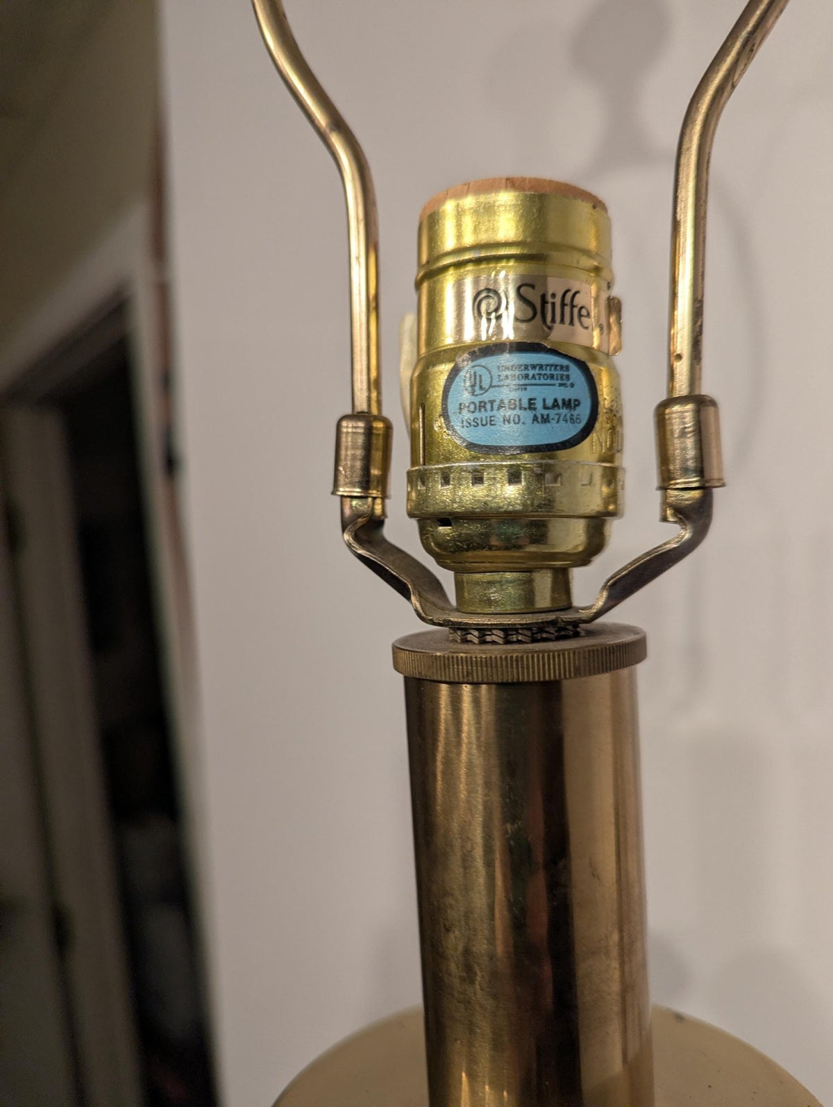 Cream Ceramic & Brass Vintage Table Lamp - The Relic Detail