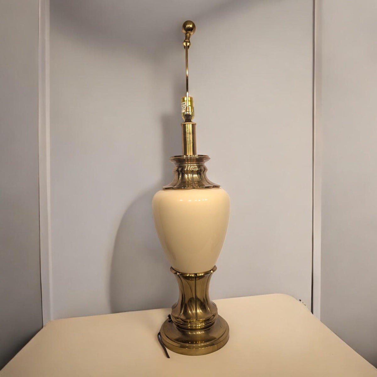 Cream Ceramic & Brass Vintage Table Lamp - The Relic Detail