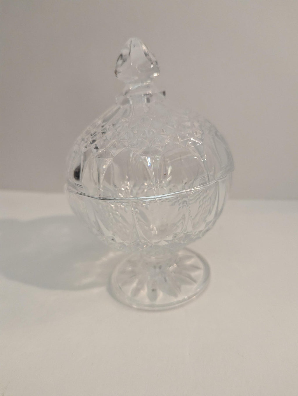 Cristal d'Arques Longchamp Pedestal Candy Dish With Lid – Vintage French Crystal Glassware - The Relic Detail