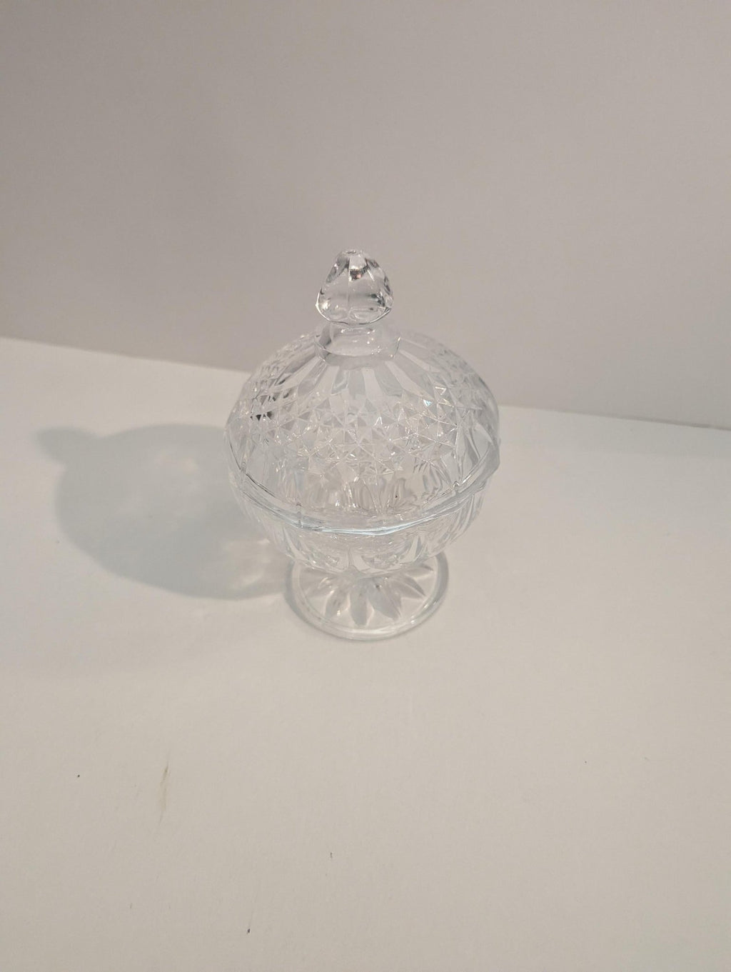 Cristal d'Arques Longchamp Pedestal Candy Dish With Lid – Vintage French Crystal Glassware - The Relic Detail