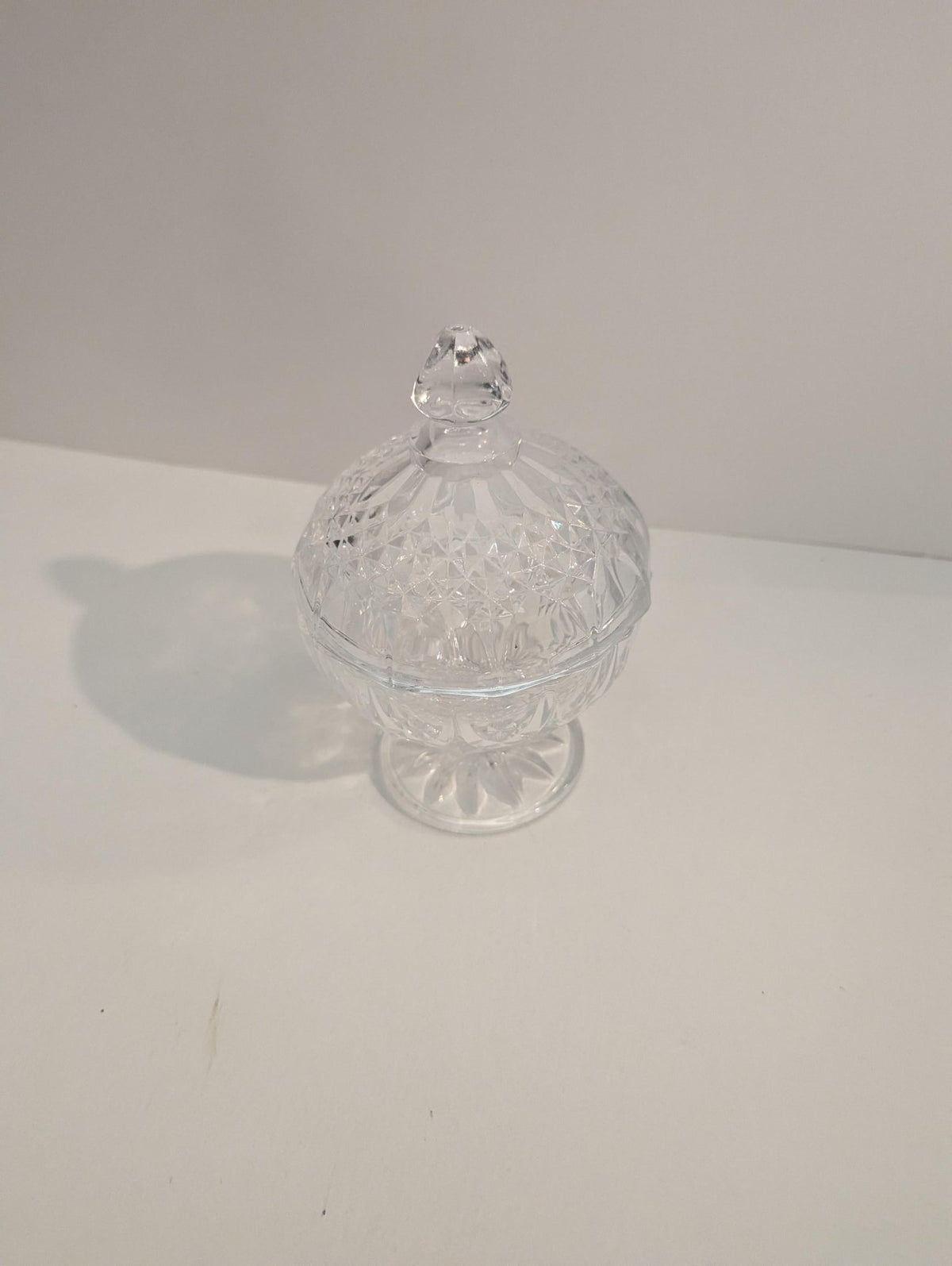 Cristal d'Arques Longchamp Pedestal Candy Dish With Lid – Vintage French Crystal Glassware - The Relic Detail